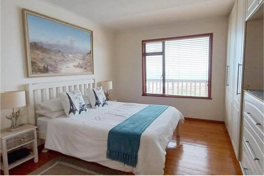 5 Bedroom Property for Sale in Beachview Eastern Cape